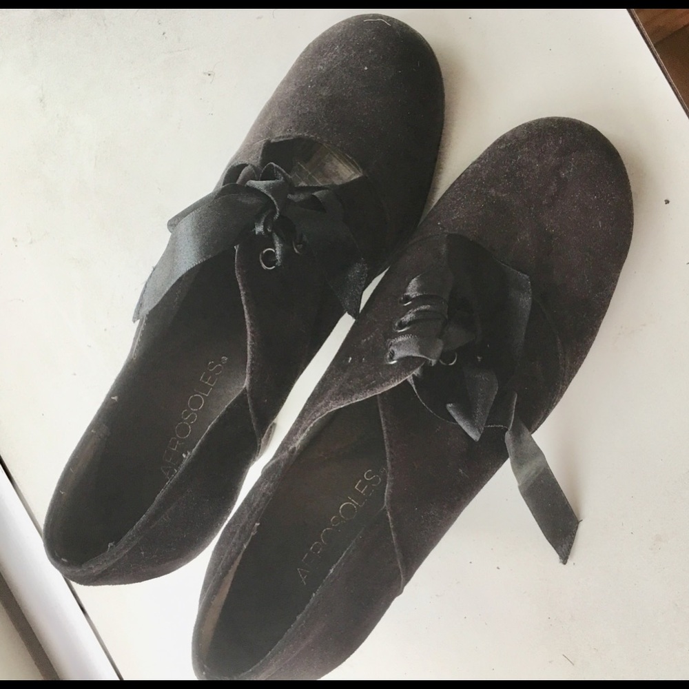 Shoe - Picture 2 of 4